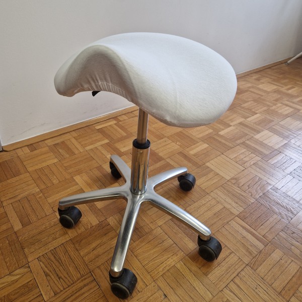 bela prevleka za delovni stol