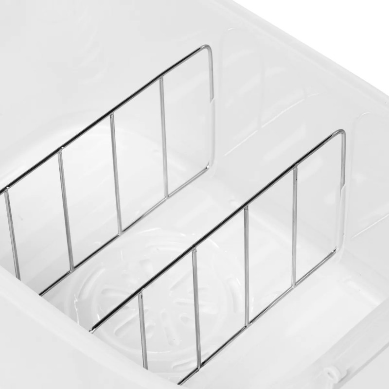 in drei Fächer unterteilt